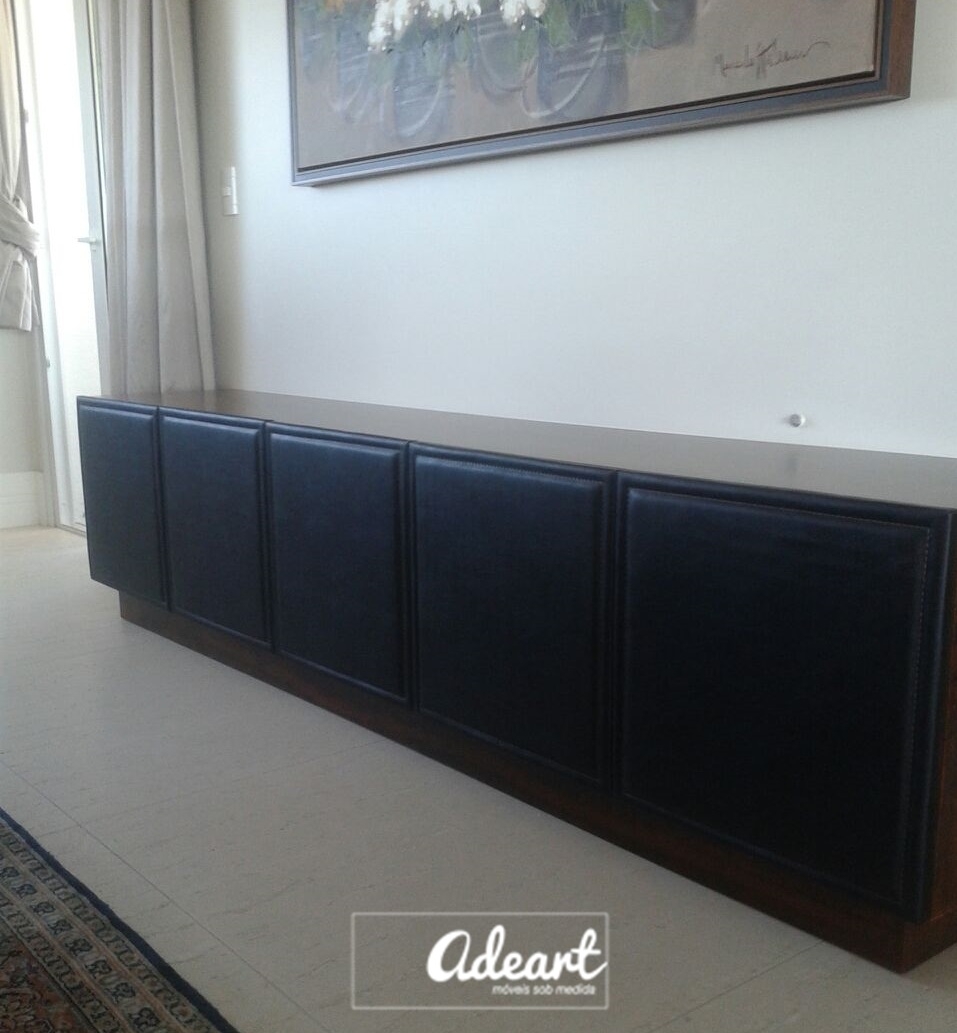 Aparador com Portas em Couro