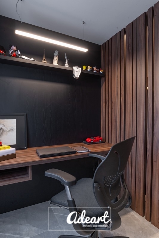 Home Office com Painel Ripado Assimtrico