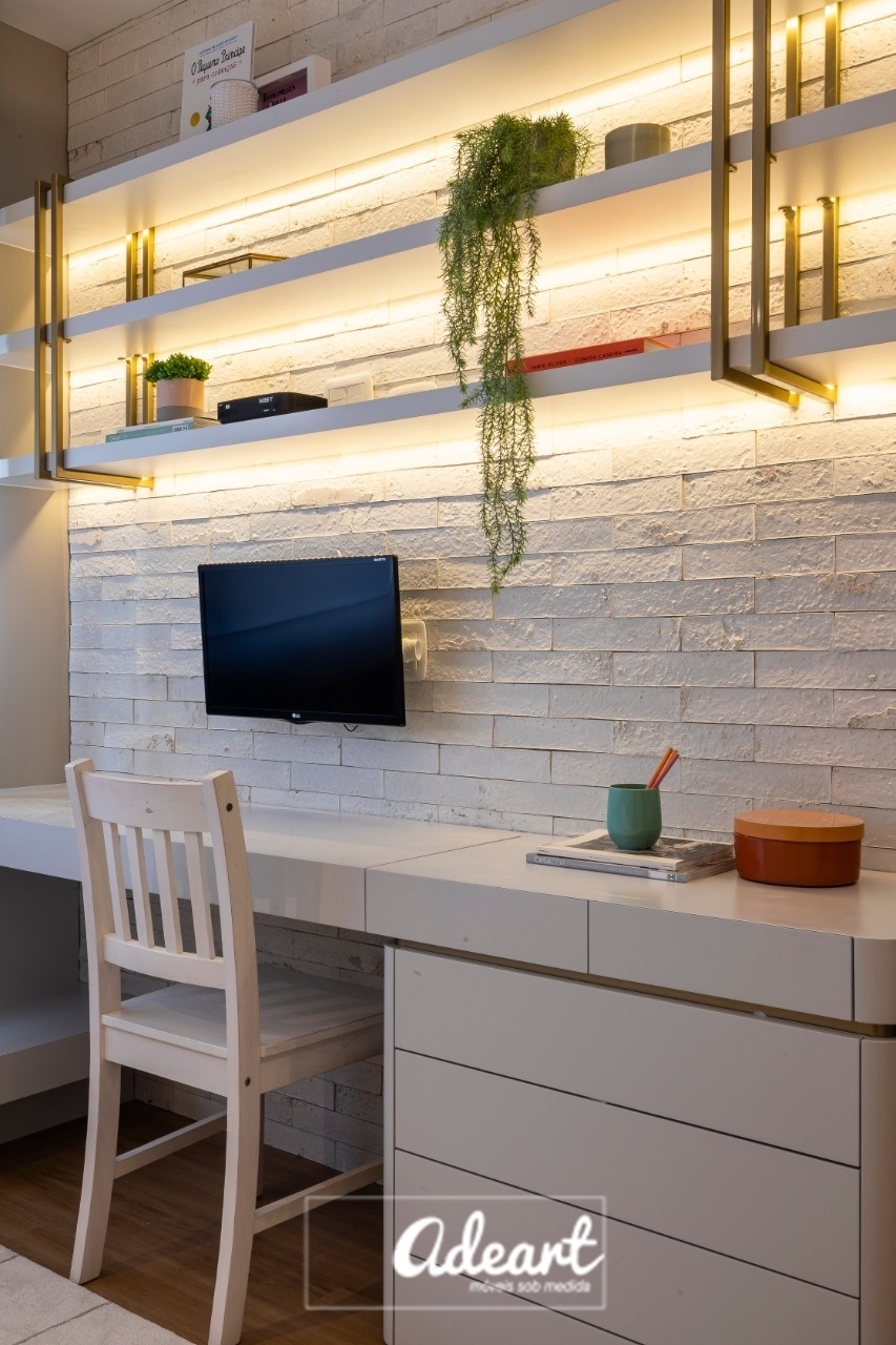 Home Office com Prateleiras