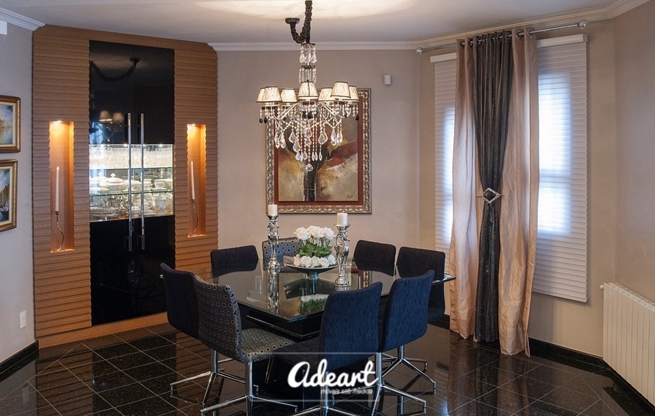 Sala de Jantar com Cristaleira